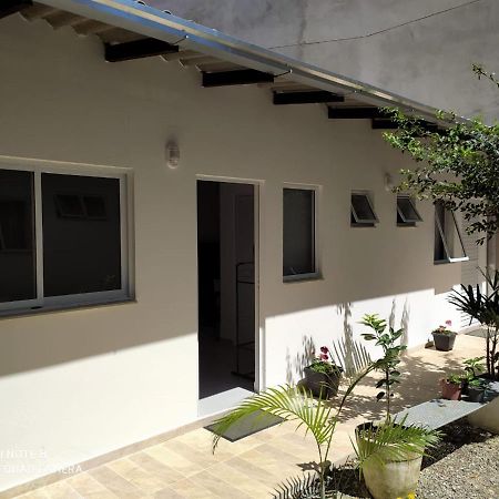 Апартаменты Pousada Casa Verde - Quartos Individuais - Smart Tv 32 - E Banheiro Privativo Итажаи Экстерьер фото